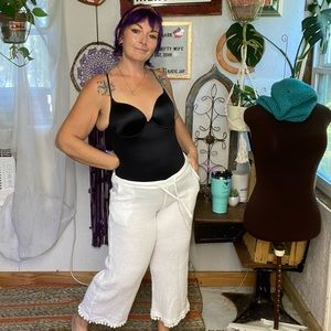 4our Dreamers White Lightweight Sheer Pompom Tassel Besch Coverup Crop med